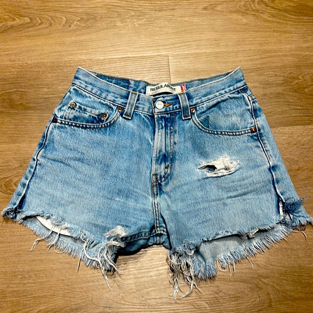 Levi’s Cropped Denim Shorts